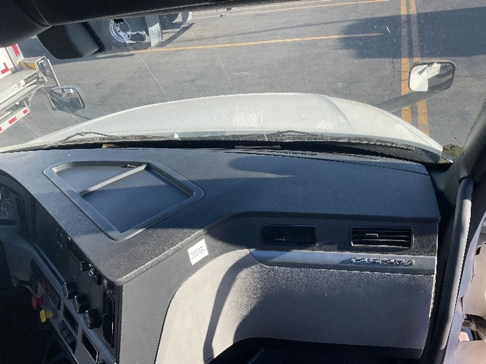 Day Cab Tractor-Heavy Duty Tractors-Freightliner-2018-T12664ST-Torrance-CA-279,306\n\t\tmiles-$ 49,750 - Image 13