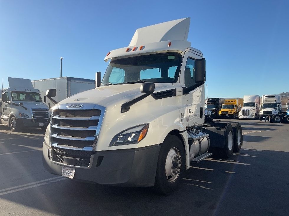 Day Cab Tractor-Heavy Duty Tractors-Freightliner-2018-T12664ST-Torrance-CA-279,306\n\t\tmiles-$ 49,750 - Image 3