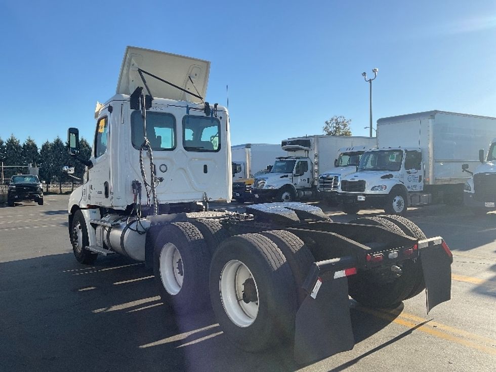 Day Cab Tractor-Heavy Duty Tractors-Freightliner-2018-T12664ST-Torrance-CA-279,306\n\t\tmiles-$ 49,750 - Image 5
