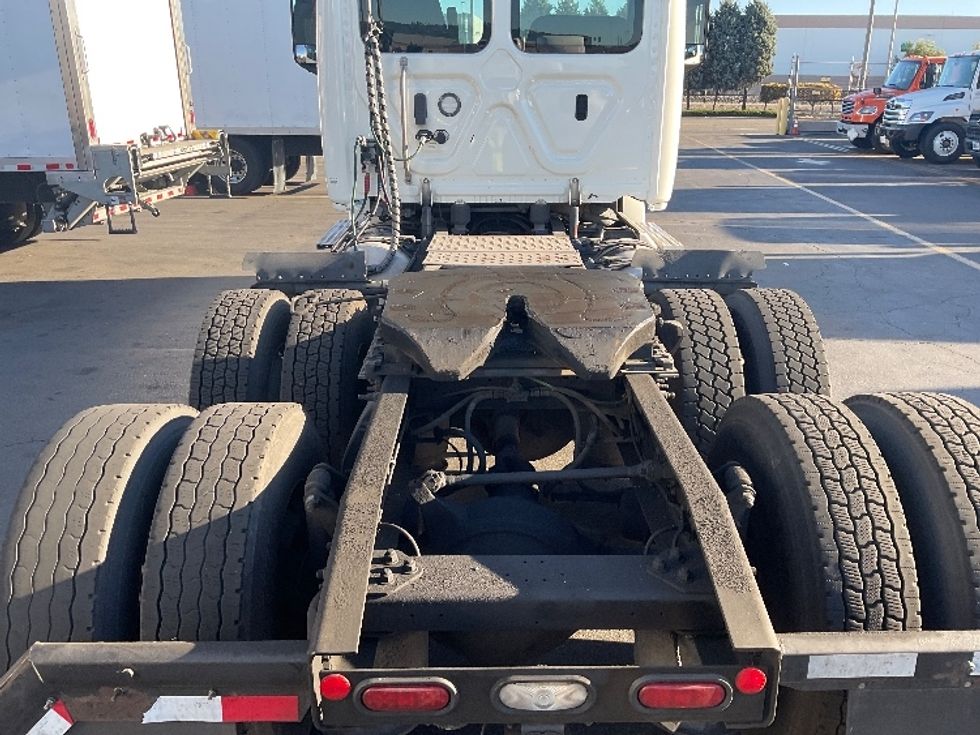 Day Cab Tractor-Heavy Duty Tractors-Freightliner-2018-T12664ST-Torrance-CA-279,306\n\t\tmiles-$ 49,750 - Image 6
