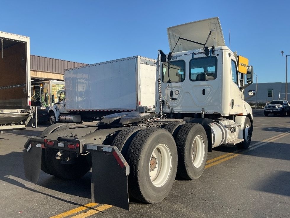 Day Cab Tractor-Heavy Duty Tractors-Freightliner-2018-T12664ST-Torrance-CA-279,306\n\t\tmiles-$ 49,750 - Image 7