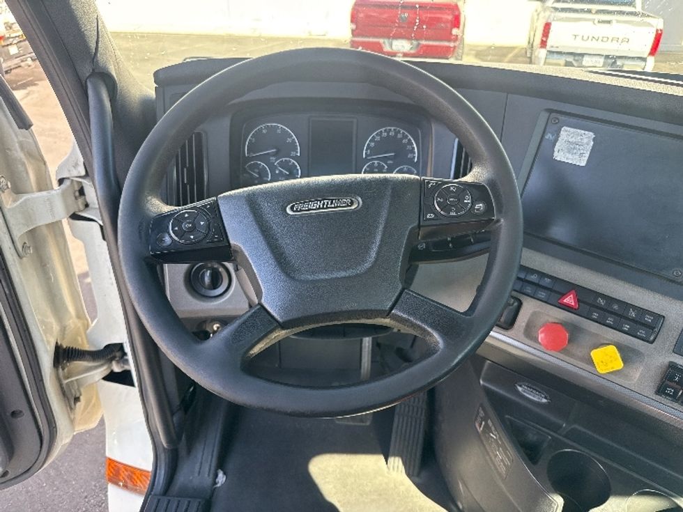 Day Cab Tractor-Heavy Duty Tractors-Freightliner-2018-T12664ST-Torrance-CA-300,109\n\t\tmiles-$ 48,500 - Image 11