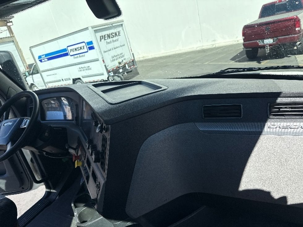 Day Cab Tractor-Heavy Duty Tractors-Freightliner-2018-T12664ST-Torrance-CA-300,109\n\t\tmiles-$ 48,500 - Image 13