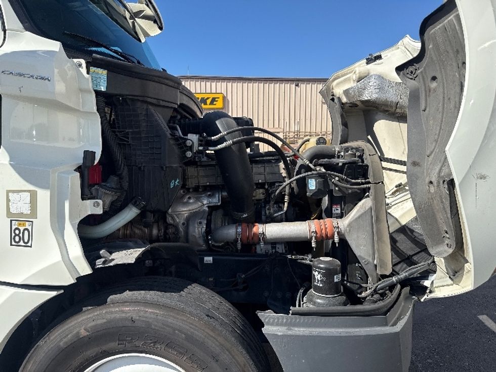 Day Cab Tractor-Heavy Duty Tractors-Freightliner-2018-T12664ST-Torrance-CA-300,109\n\t\tmiles-$ 48,500 - Image 15