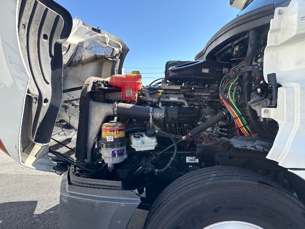 Day Cab Tractor-Heavy Duty Tractors-Freightliner-2018-T12664ST-Torrance-CA-300,109\n\t\tmiles-$ 48,500 - Image 16