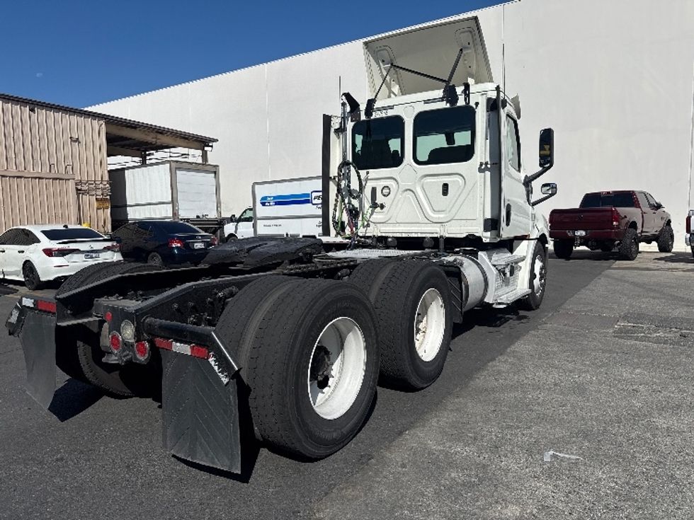 Day Cab Tractor-Heavy Duty Tractors-Freightliner-2018-T12664ST-Torrance-CA-300,109\n\t\tmiles-$ 48,500 - Image 7