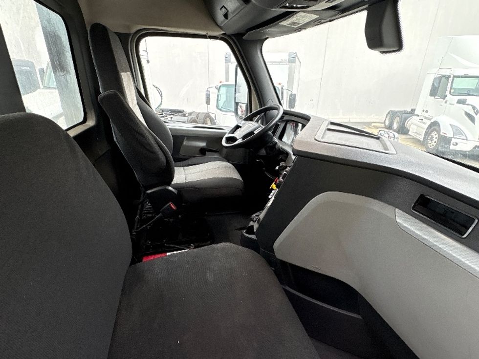 Day Cab Tractor-Heavy Duty Tractors-Freightliner-2018-T12664ST-Torrance-CA-301,458\n\t\tmiles-$ 48,500 - Image 14