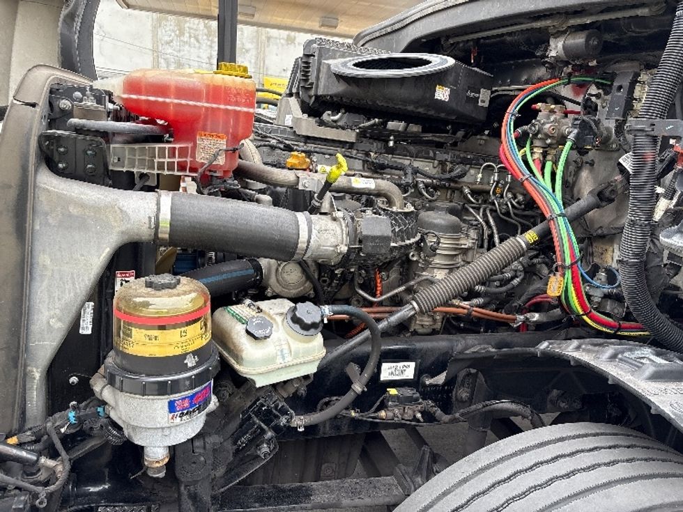 Day Cab Tractor-Heavy Duty Tractors-Freightliner-2018-T12664ST-Torrance-CA-301,458\n\t\tmiles-$ 48,500 - Image 16