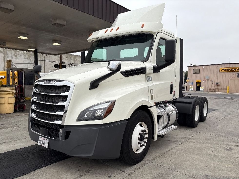 Day Cab Tractor-Heavy Duty Tractors-Freightliner-2018-T12664ST-Torrance-CA-301,458\n\t\tmiles-$ 48,500 - Image 3