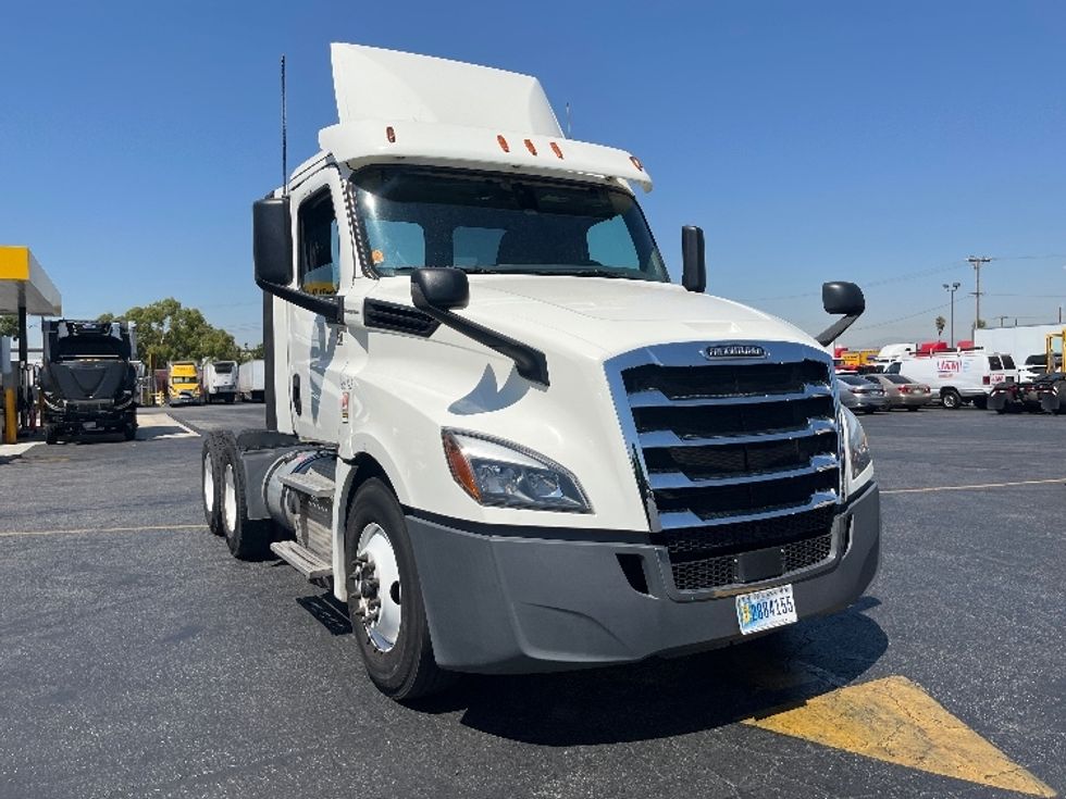 2018 Freightliner T12664ST Day Cab Tractor