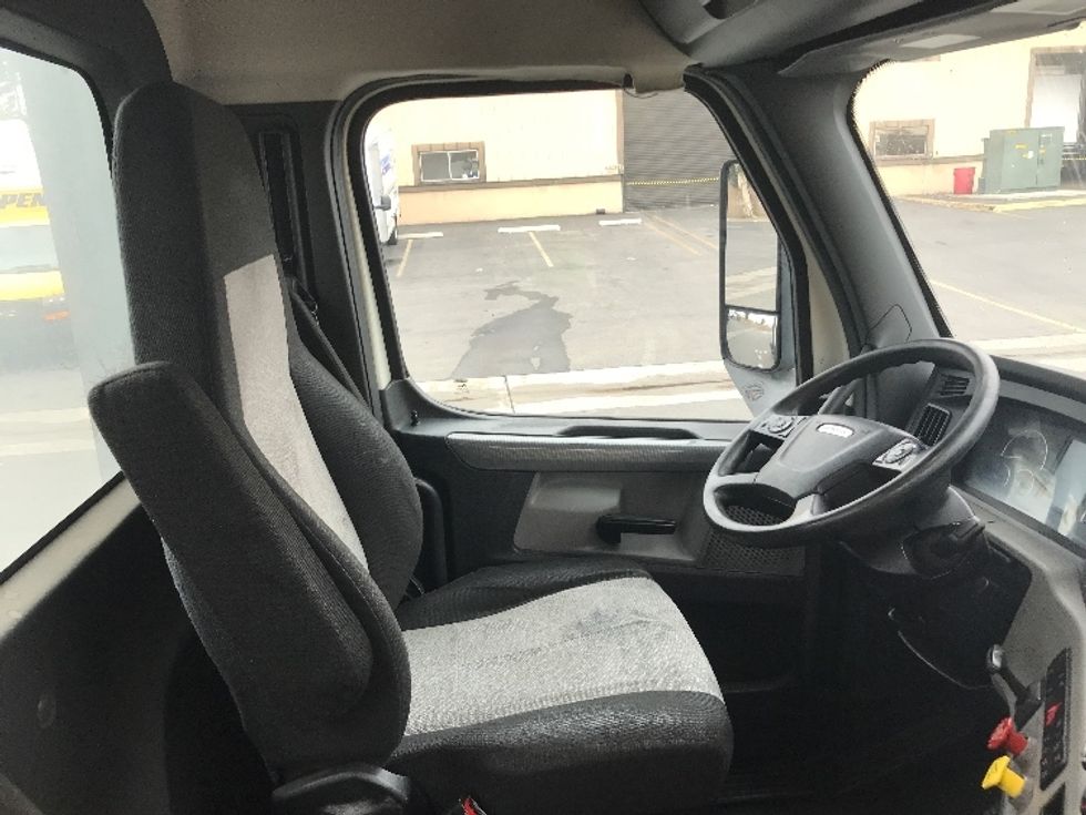 Day Cab Tractor-Heavy Duty Tractors-Freightliner-2018-T12664ST-Torrance-CA-337,802\n\t\tmiles-$ 46,000 - Image 14