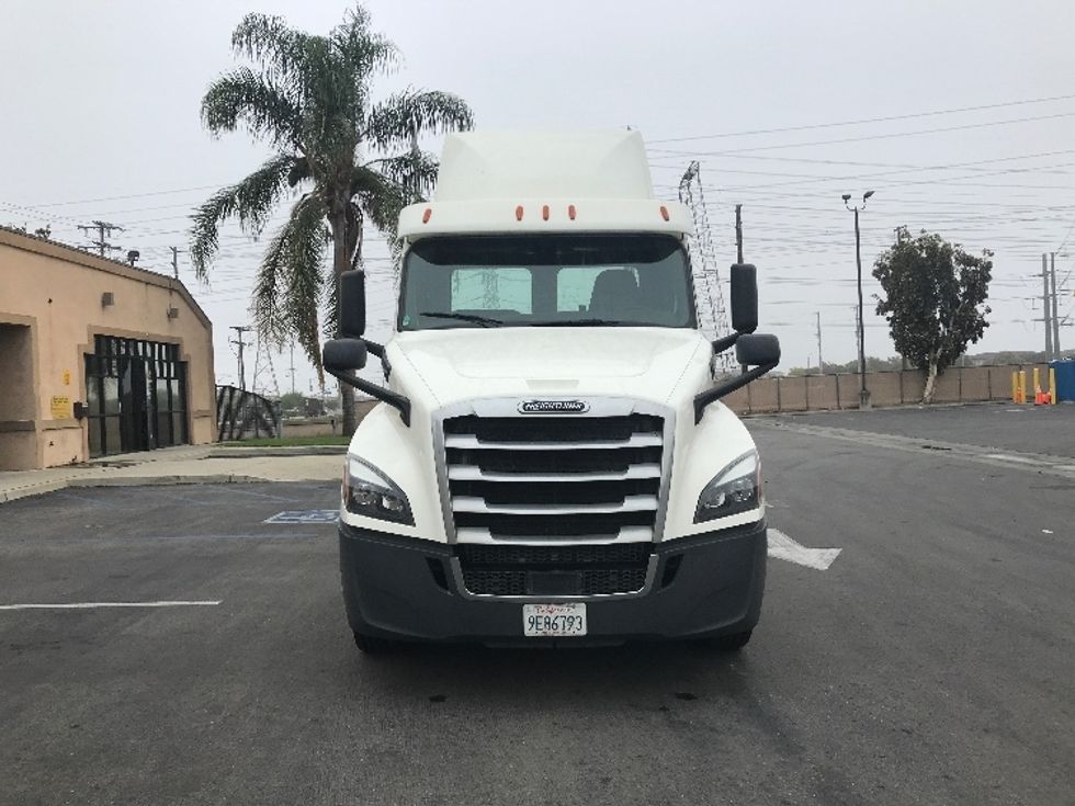 Day Cab Tractor-Heavy Duty Tractors-Freightliner-2018-T12664ST-Torrance-CA-337,802\n\t\tmiles-$ 46,000 - Image 2