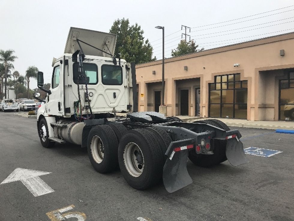 Day Cab Tractor-Heavy Duty Tractors-Freightliner-2018-T12664ST-Torrance-CA-337,802\n\t\tmiles-$ 46,000 - Image 5