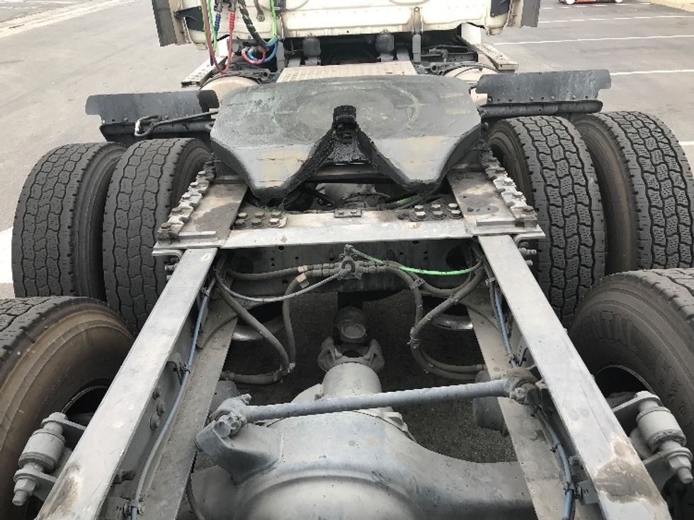 Day Cab Tractor-Heavy Duty Tractors-Freightliner-2018-T12664ST-Torrance-CA-337,802\n\t\tmiles-$ 46,000 - Image 6