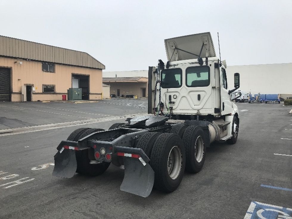 Day Cab Tractor-Heavy Duty Tractors-Freightliner-2018-T12664ST-Torrance-CA-337,802\n\t\tmiles-$ 46,000 - Image 7