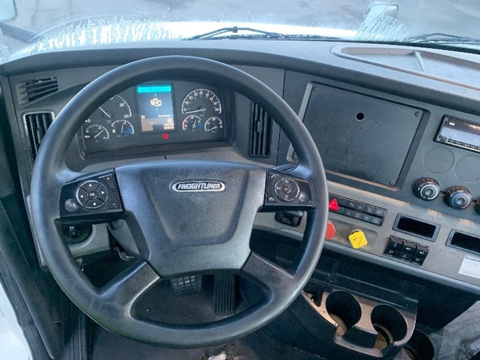 Day Cab Tractor-Heavy Duty Tractors-Freightliner-2018-T12664ST-Torrance-CA-361,044\n\t\tmiles-$ 43,750 - Image 11