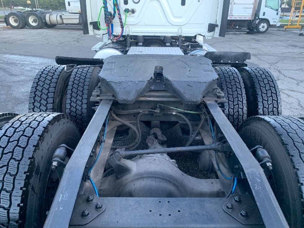 Day Cab Tractor-Heavy Duty Tractors-Freightliner-2018-T12664ST-Torrance-CA-361,044\n\t\tmiles-$ 43,750 - Image 6