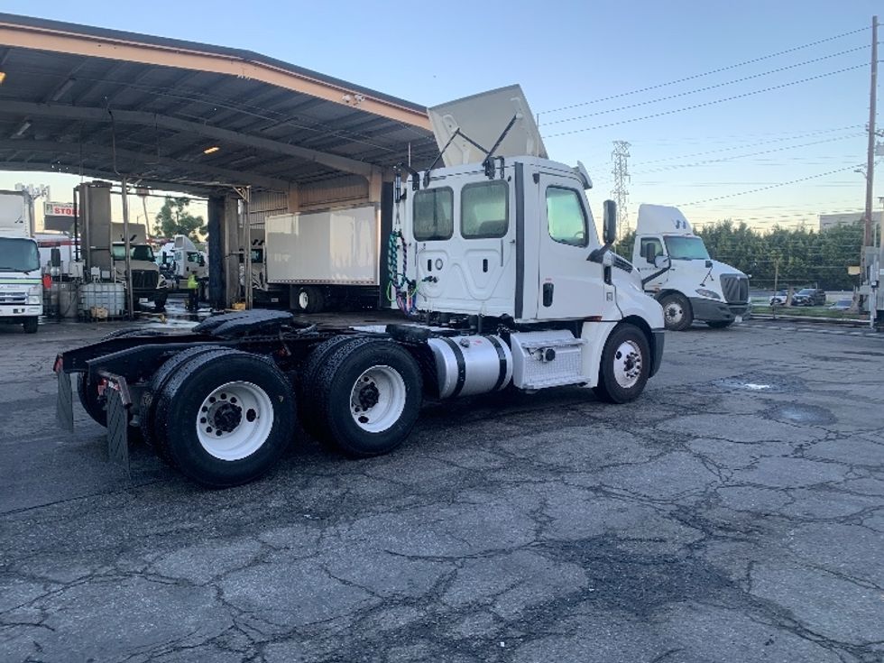 Day Cab Tractor-Heavy Duty Tractors-Freightliner-2018-T12664ST-Torrance-CA-361,044\n\t\tmiles-$ 43,750 - Image 7
