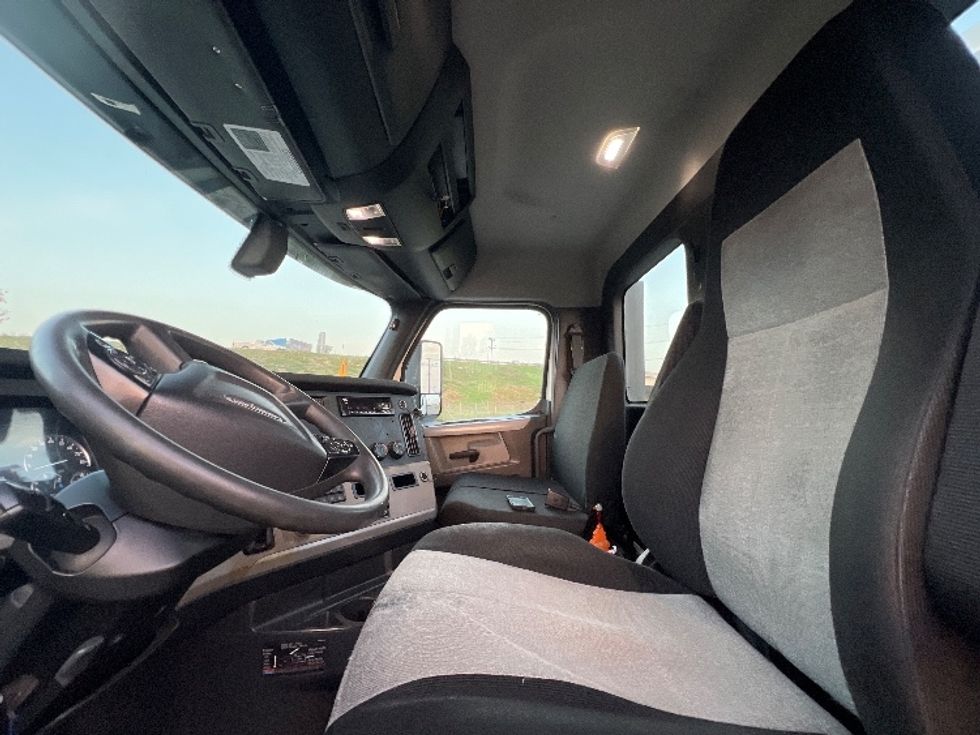 Day Cab Tractor-Heavy Duty Tractors-Freightliner-2018-T12664ST-Torrance-CA-364,172\n\t\tmiles-$ 44,750 - Image 10