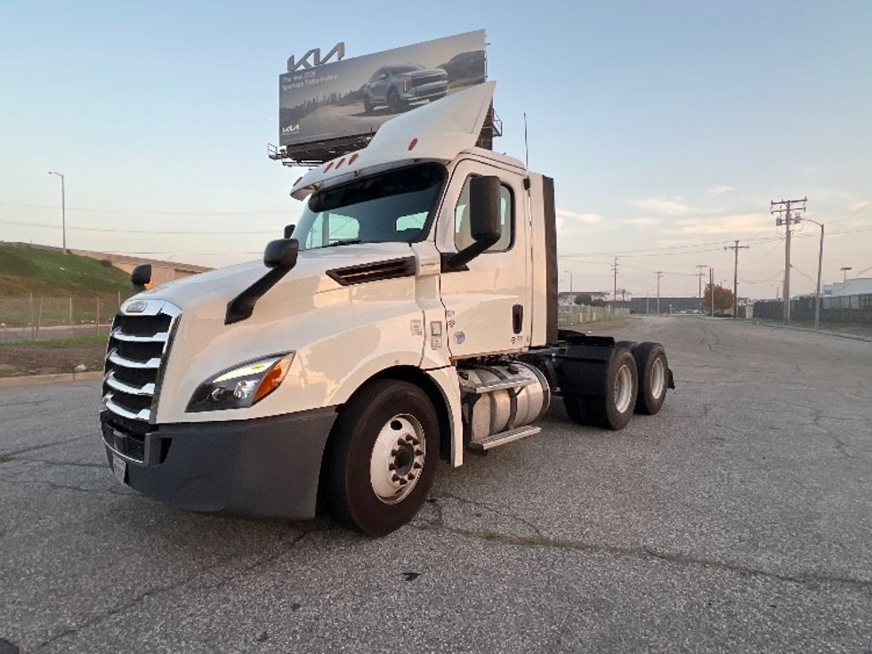 Day Cab Tractor-Heavy Duty Tractors-Freightliner-2018-T12664ST-Torrance-CA-364,172\n\t\tmiles-$ 44,750 - Image 3