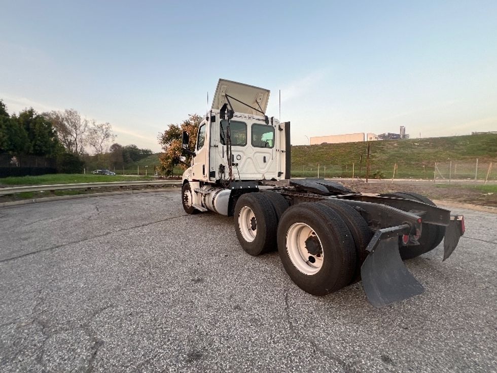 Day Cab Tractor-Heavy Duty Tractors-Freightliner-2018-T12664ST-Torrance-CA-364,172\n\t\tmiles-$ 44,750 - Image 5