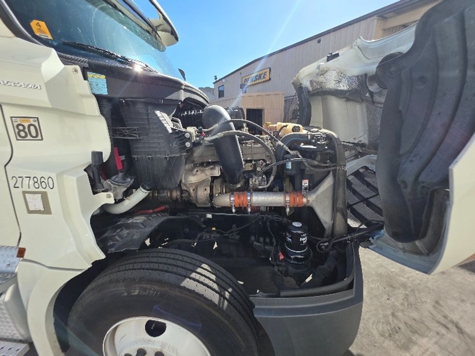 Day Cab Tractor-Heavy Duty Tractors-Freightliner-2018-T12664ST-Torrance-CA-375,407\n\t\tmiles-$ 44,000 - Image 15