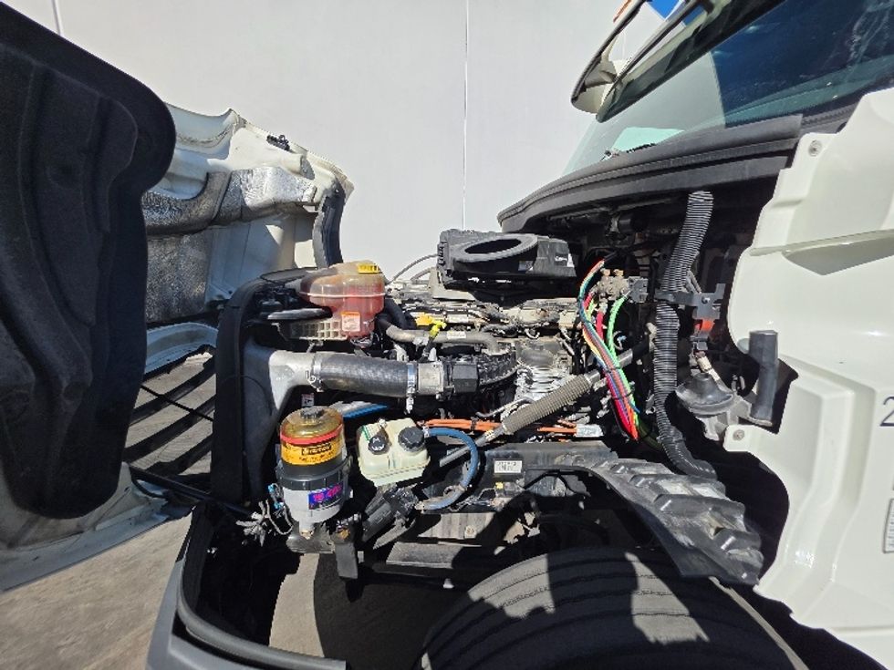 Day Cab Tractor-Heavy Duty Tractors-Freightliner-2018-T12664ST-Torrance-CA-375,407\n\t\tmiles-$ 44,000 - Image 16