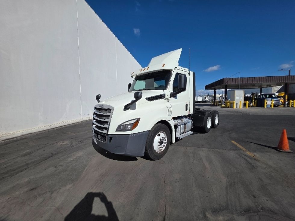 Day Cab Tractor-Heavy Duty Tractors-Freightliner-2018-T12664ST-Torrance-CA-375,407\n\t\tmiles-$ 44,000 - Image 3