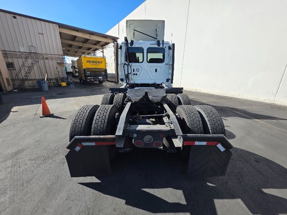 Day Cab Tractor-Heavy Duty Tractors-Freightliner-2018-T12664ST-Torrance-CA-375,407\n\t\tmiles-$ 44,000 - Image 6