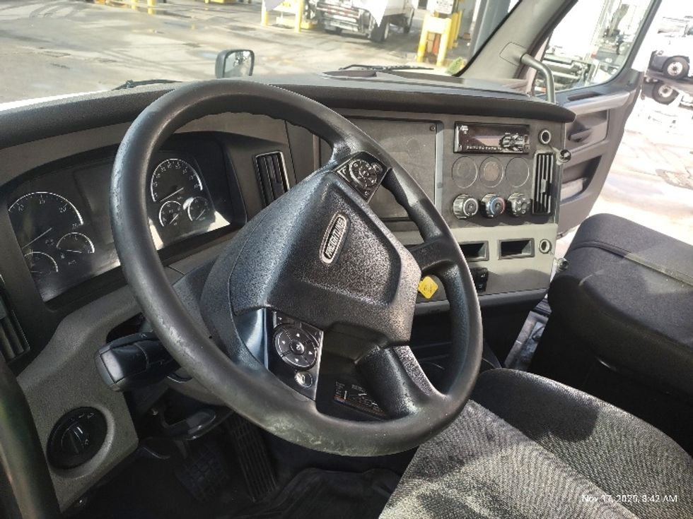 Day Cab Tractor-Heavy Duty Tractors-Freightliner-2018-T12664ST-Torrance-CA-381,091\n\t\tmiles-$ 43,750 - Image 10