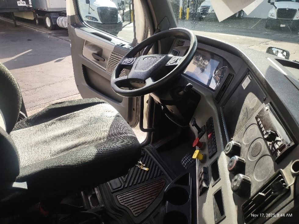 Day Cab Tractor-Heavy Duty Tractors-Freightliner-2018-T12664ST-Torrance-CA-381,091\n\t\tmiles-$ 43,750 - Image 14