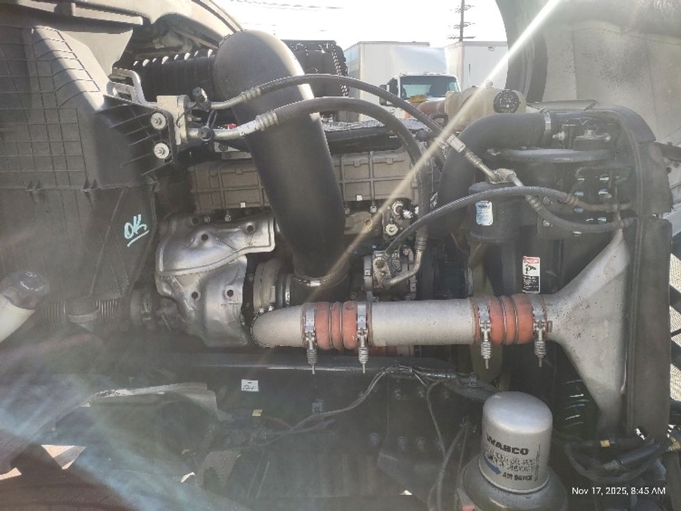 Day Cab Tractor-Heavy Duty Tractors-Freightliner-2018-T12664ST-Torrance-CA-381,091\n\t\tmiles-$ 43,750 - Image 15