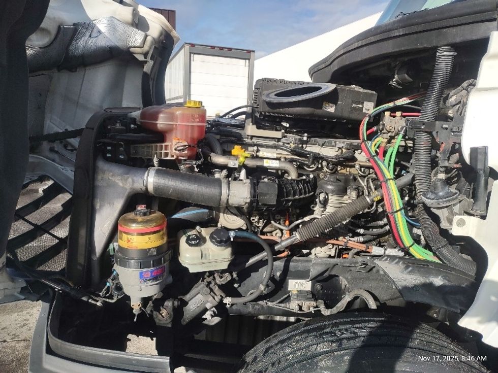 Day Cab Tractor-Heavy Duty Tractors-Freightliner-2018-T12664ST-Torrance-CA-381,091\n\t\tmiles-$ 43,750 - Image 16