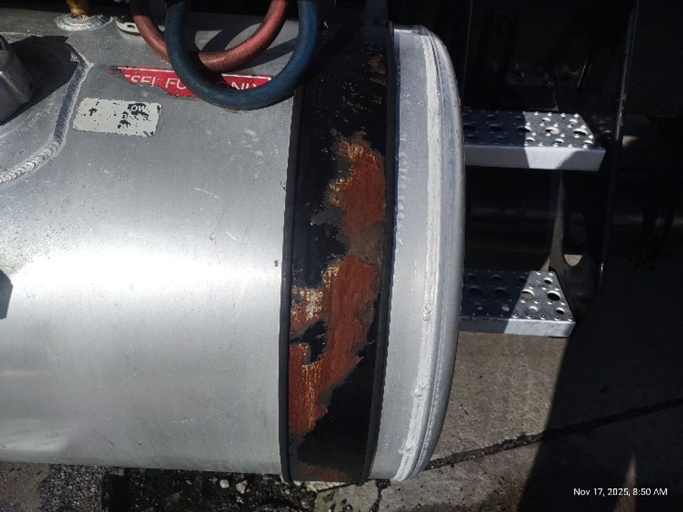 Day Cab Tractor-Heavy Duty Tractors-Freightliner-2018-T12664ST-Torrance-CA-381,091\n\t\tmiles-$ 43,750 - Image 17