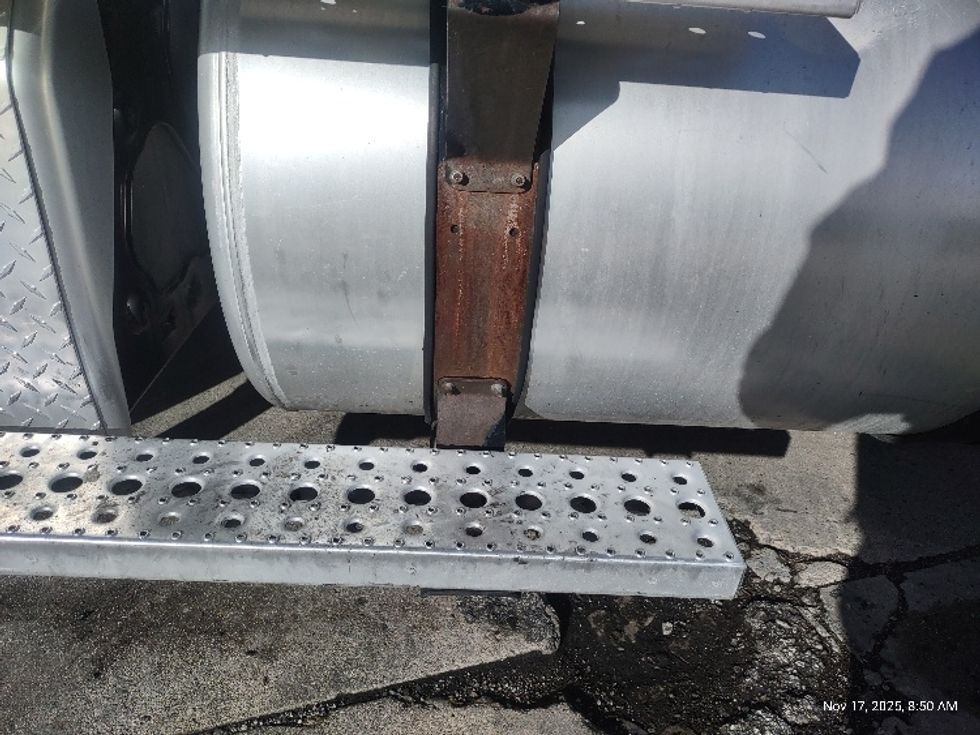 Day Cab Tractor-Heavy Duty Tractors-Freightliner-2018-T12664ST-Torrance-CA-381,091\n\t\tmiles-$ 43,750 - Image 18