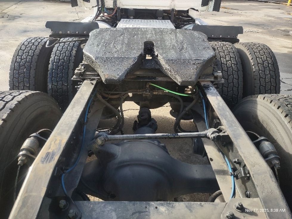 Day Cab Tractor-Heavy Duty Tractors-Freightliner-2018-T12664ST-Torrance-CA-381,091\n\t\tmiles-$ 43,750 - Image 6