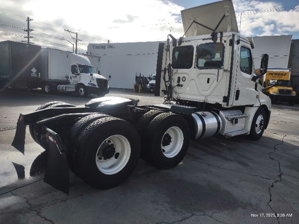 Day Cab Tractor-Heavy Duty Tractors-Freightliner-2018-T12664ST-Torrance-CA-381,091\n\t\tmiles-$ 43,750 - Image 7