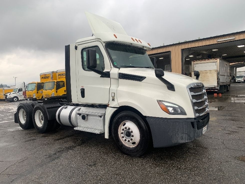 Day Cab Tractor-Heavy Duty Tractors-Freightliner-2018-T12664ST-Torrance-CA-406,971\n\t\tmiles-$ 41,750 - Image 1