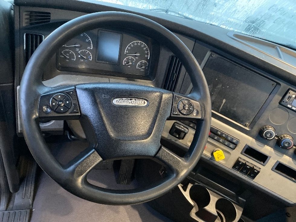 Day Cab Tractor-Heavy Duty Tractors-Freightliner-2018-T12664ST-Torrance-CA-406,971\n\t\tmiles-$ 41,750 - Image 11