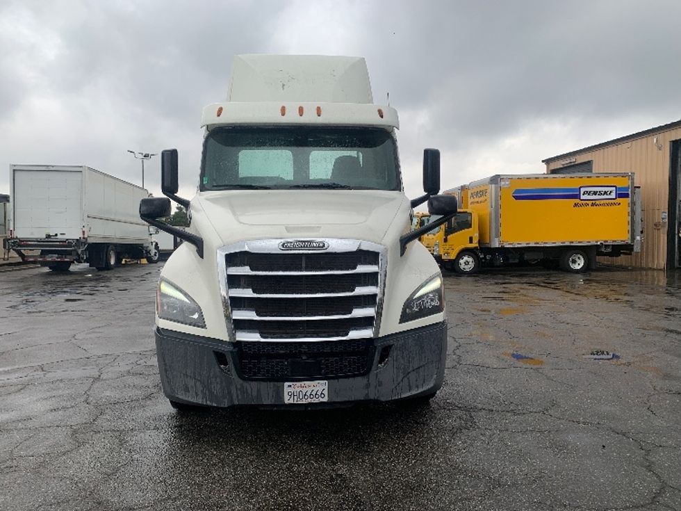 Day Cab Tractor-Heavy Duty Tractors-Freightliner-2018-T12664ST-Torrance-CA-406,971\n\t\tmiles-$ 41,750 - Image 2
