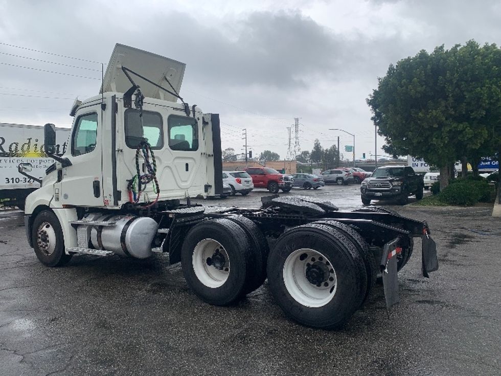 Day Cab Tractor-Heavy Duty Tractors-Freightliner-2018-T12664ST-Torrance-CA-406,971\n\t\tmiles-$ 41,750 - Image 5