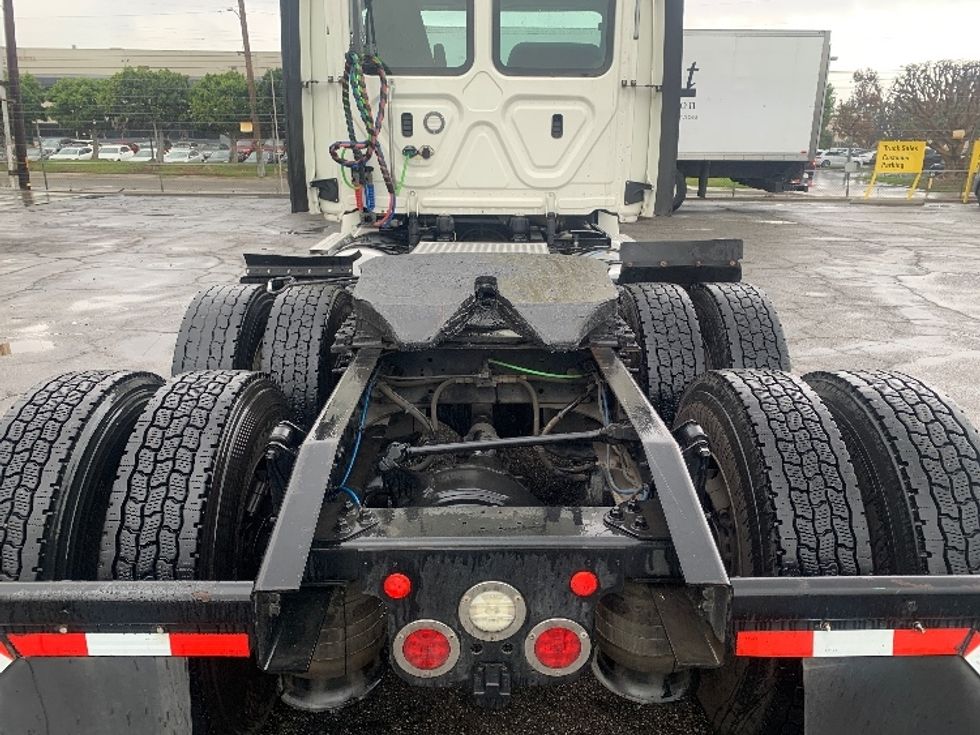 Day Cab Tractor-Heavy Duty Tractors-Freightliner-2018-T12664ST-Torrance-CA-406,971\n\t\tmiles-$ 41,750 - Image 6