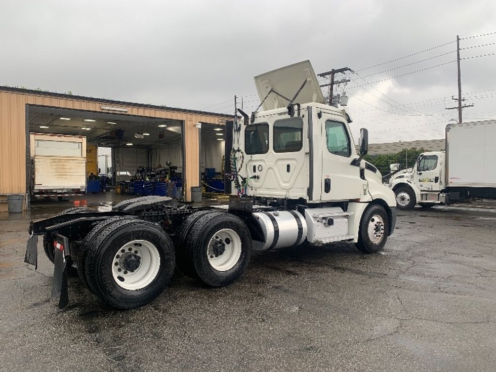 Day Cab Tractor-Heavy Duty Tractors-Freightliner-2018-T12664ST-Torrance-CA-406,971\n\t\tmiles-$ 41,750 - Image 7
