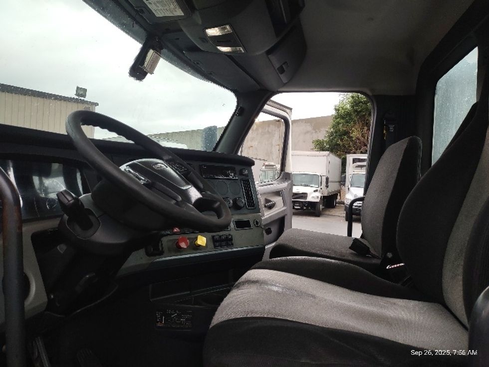 Day Cab Tractor-Heavy Duty Tractors-Freightliner-2018-T12664ST-Torrance-CA-443,874\n\t\tmiles-$ 40,750 - Image 10