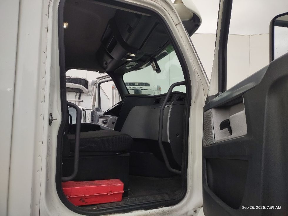 Day Cab Tractor-Heavy Duty Tractors-Freightliner-2018-T12664ST-Torrance-CA-443,874\n\t\tmiles-$ 40,750 - Image 12