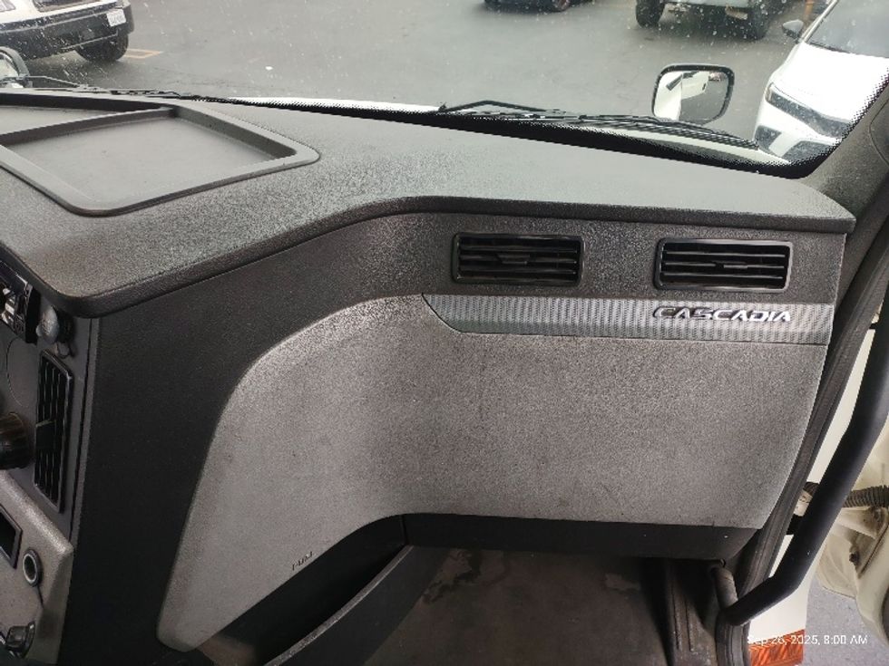 Day Cab Tractor-Heavy Duty Tractors-Freightliner-2018-T12664ST-Torrance-CA-443,874\n\t\tmiles-$ 40,750 - Image 13