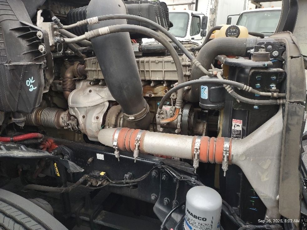 Day Cab Tractor-Heavy Duty Tractors-Freightliner-2018-T12664ST-Torrance-CA-443,874\n\t\tmiles-$ 40,750 - Image 15