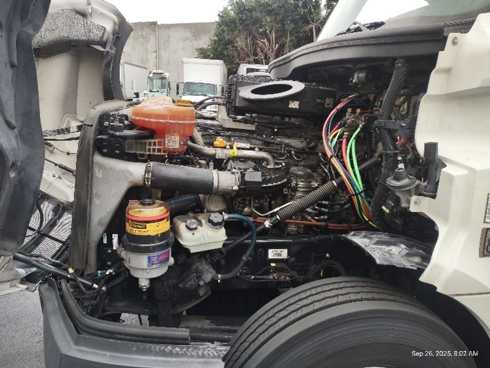 Day Cab Tractor-Heavy Duty Tractors-Freightliner-2018-T12664ST-Torrance-CA-443,874\n\t\tmiles-$ 40,750 - Image 16