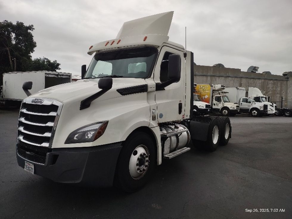 Day Cab Tractor-Heavy Duty Tractors-Freightliner-2018-T12664ST-Torrance-CA-443,874\n\t\tmiles-$ 40,750 - Image 3