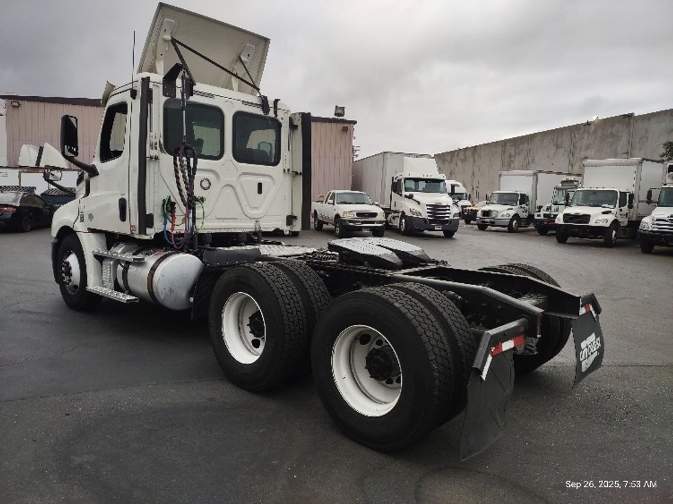 Day Cab Tractor-Heavy Duty Tractors-Freightliner-2018-T12664ST-Torrance-CA-443,874\n\t\tmiles-$ 40,750 - Image 5
